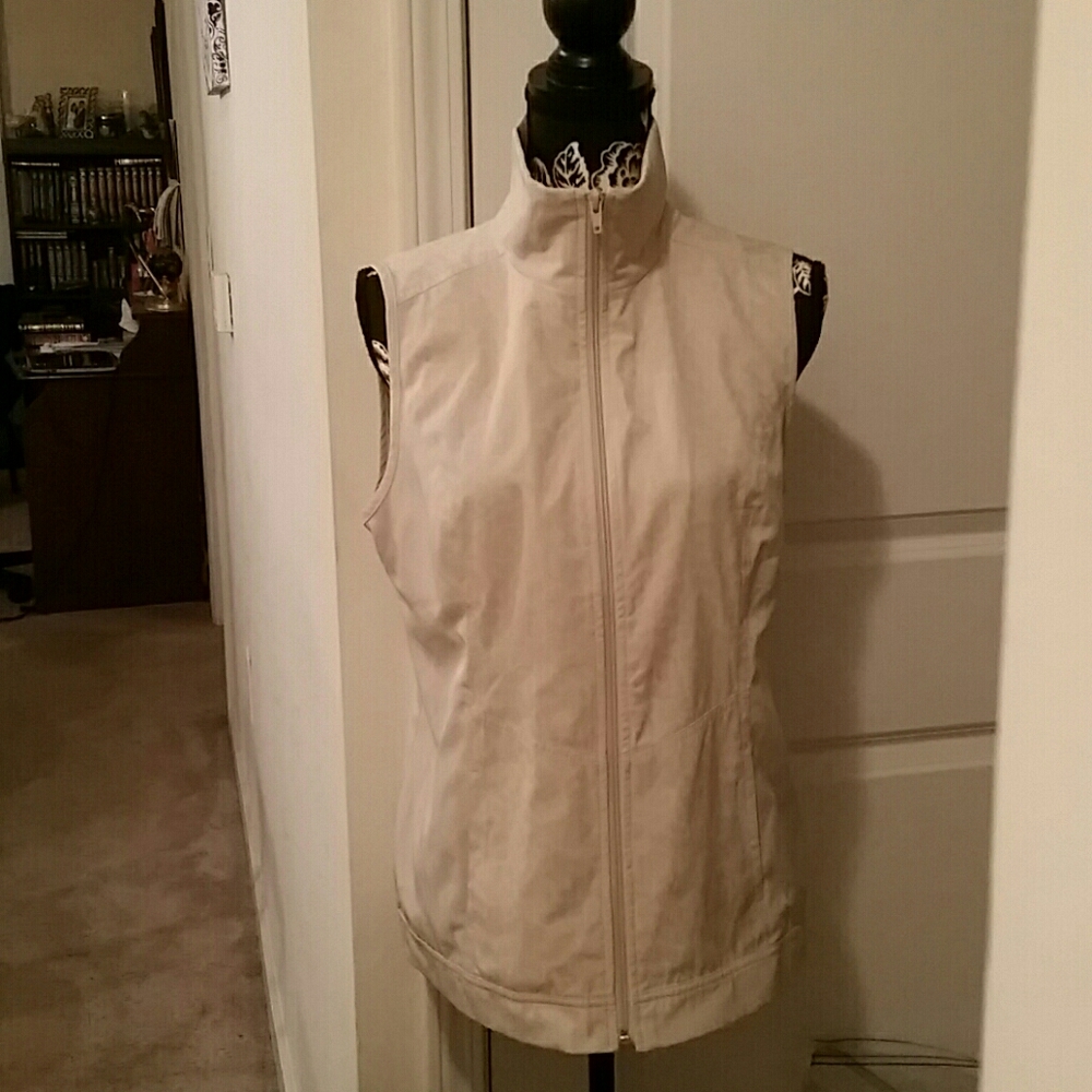 Armless jacket, eggshell